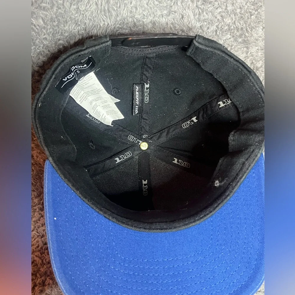 Volcom Men's‎ (Unisex) Blue and Black Classic Snap-Back Hat